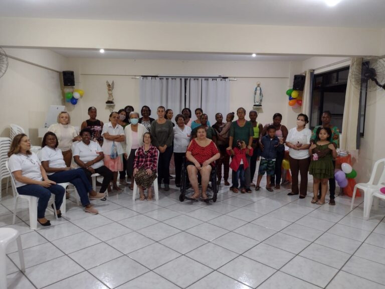 Obra Social da Paróquia São João Batista entrega cestas básicas as famílias assistidas