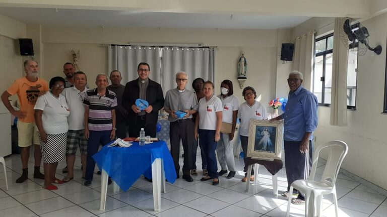 Cuidar dos pobres: Obra Social São João Batista realiza ação social e evangelizadora