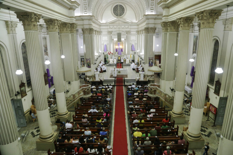 Dom Roberto preside Missa da Ceia do Senhor na Catedral