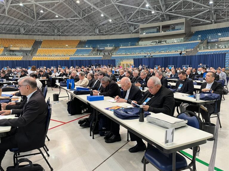 Dom Roberto Francisco participa da Assembleia dos Bispos