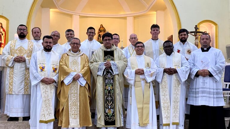 Vigário-geral da Diocese de Campos dá posse a novo pároco de Laje do Muriaé