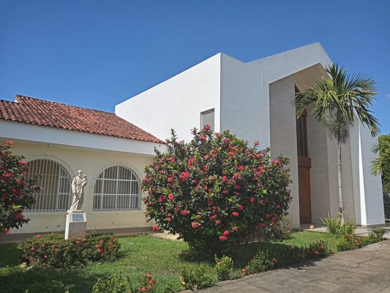 Diocese de Campos recebe relíquia de Santa Teresinha
