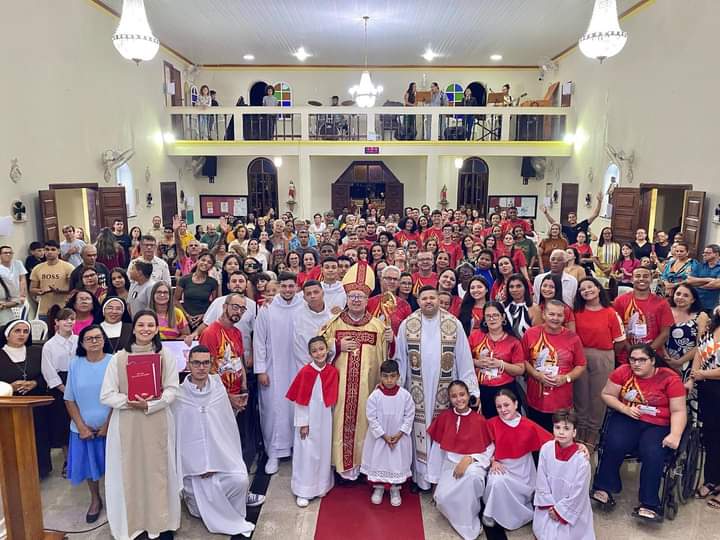 Jovens recebem sacramento da Crisma em Barra do Itabapoana