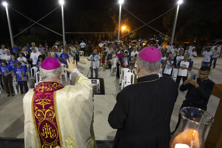 Terço Mariano pela Paz rezado na sede do Seminário Maria Imaculada, em Campos