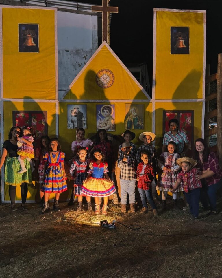 Fiéis participam da festa junina da Paróquia Santa Maria