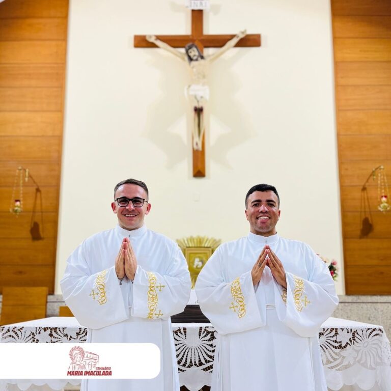 Seminaristas participam de retiro espiritual em preparação a ordenação diaconal