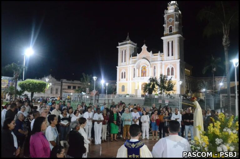Um mês com Maria Santíssima caminhando com seu povo
