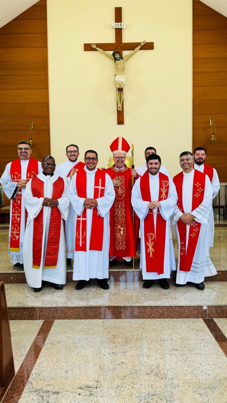 Diáconos Julio e Romário participam de retiro espiritual antes da ordenação presbiteral