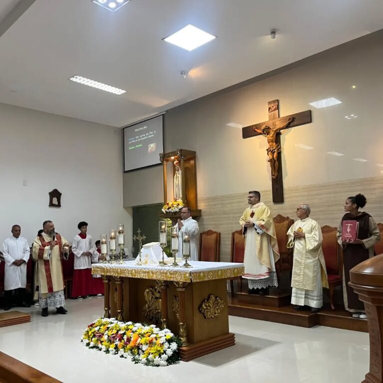 Os fiéis da Paróquia São João Batista acolheram o novo pároco, Pe. Alexandre Mothé