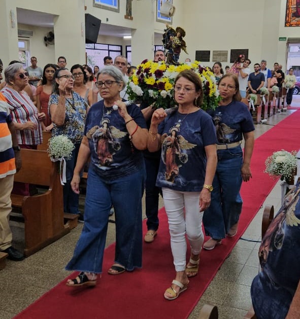 Ministério de Evangelização Famílias em Pé celebrou o dia de Nossa Senhora do Apocalipse
