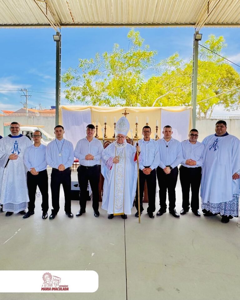 Jovens que ingressarão no Seminário Diocesano foram apresentados na Festa da Imaculada