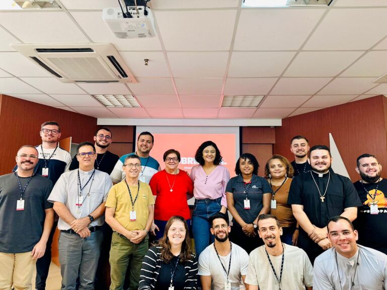 Sacerdote da Diocese de Campos participa de curso de especialização em comunicação