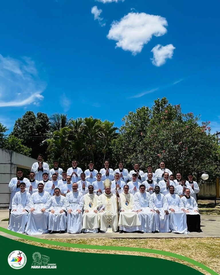 Bispo de Campos celebrou Missa de admissão de sete seminaristas às Ordens Sacras