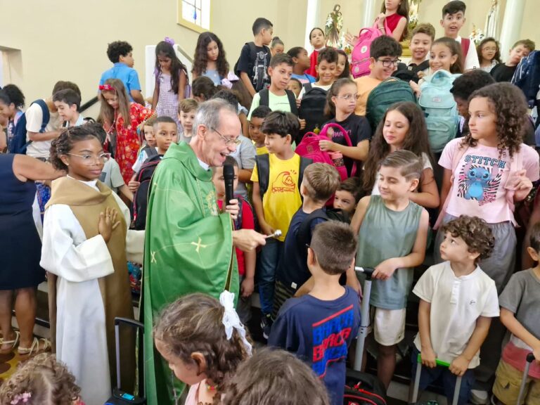 Paróquia São José do Avahy promove bênção das mochilas