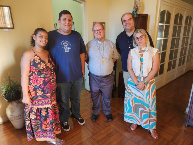 Bispo de Campos recebe membros da Missão Sarça