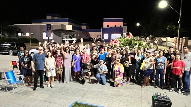 Fiéis da Paróquia São Gonçalo promoveram Via-Sacra na praça do Hospital São José