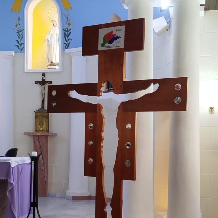 Cruz peregrina do Jubileu da Esperança chega a Diocese de campos e inicia peregrinação