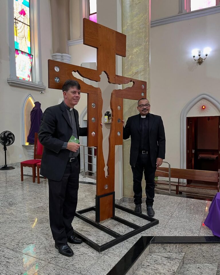 Cruz Jubilar é recebida no Santuário Diocesano de Nossa Senhora da Natividade