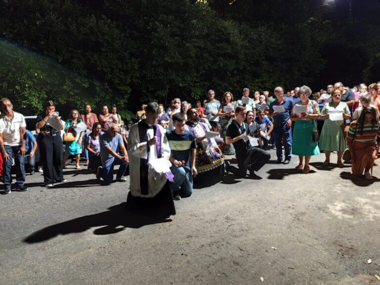 Fiéis de Natividade participam da Via-Sacra da Unidade