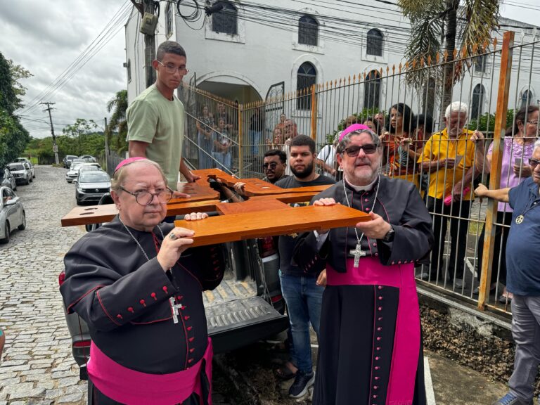 Diocese de Campos recebe Cruz Peregrina do Ano Jubilar em Aperibé