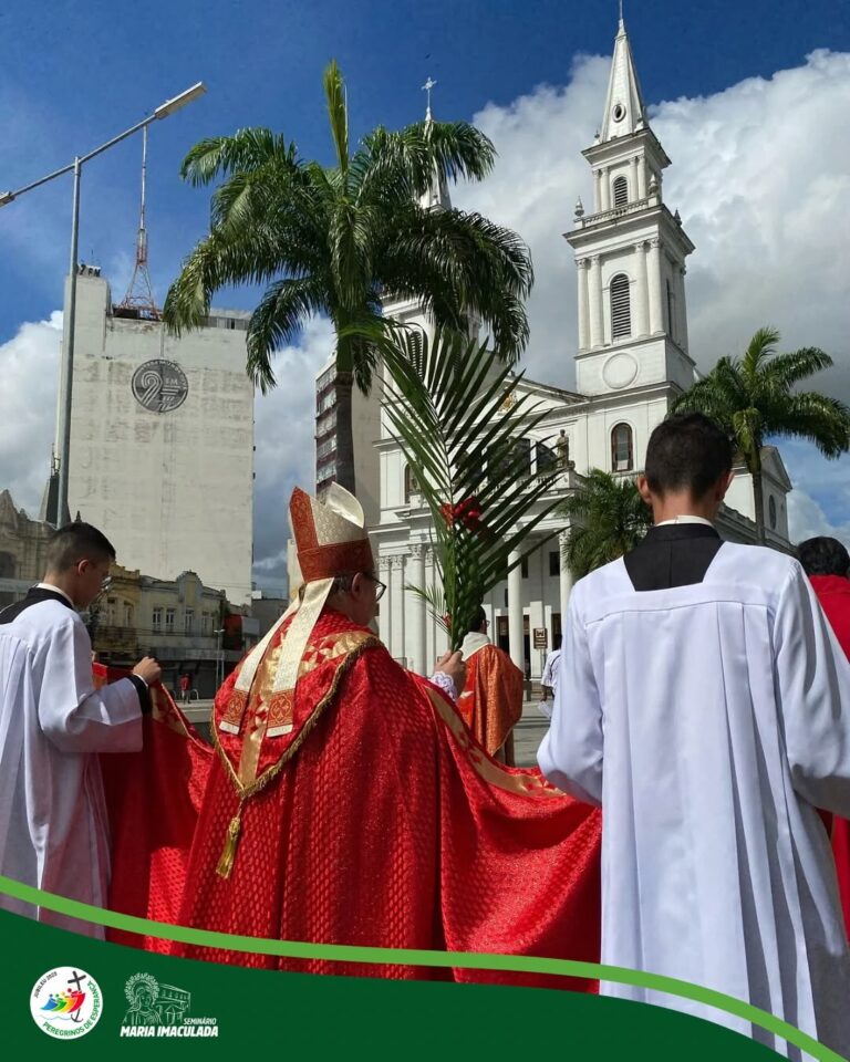 Fiéis da Diocese de Campos participam da Missa do Domingo de Ramos e da Paixão do Senhor