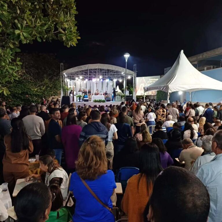 Fiéis participam de Caminhada a Nossa Senhora de Fátima