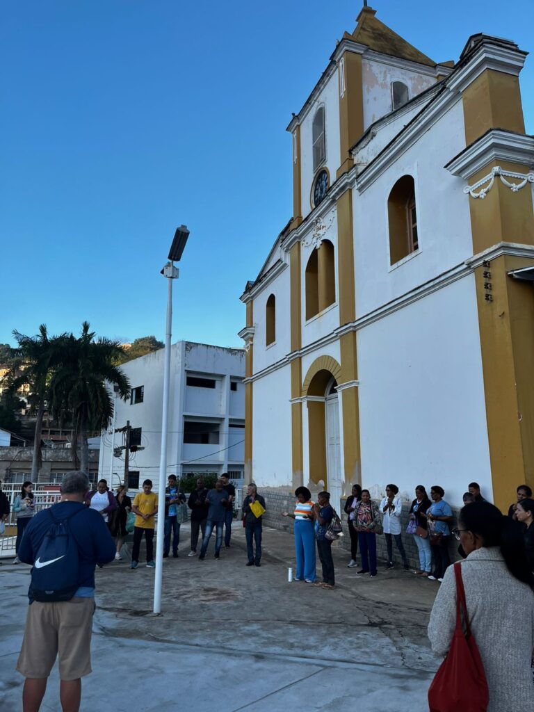 Fiéis participam da 1ª Caminhada Mariana em Laje do Muriaé