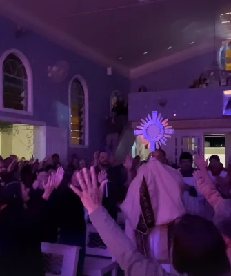 Paróquia São Sebastião de Varre-Sai abre o Cerco de Jericó com adoração ao Santíssimo Sacramento