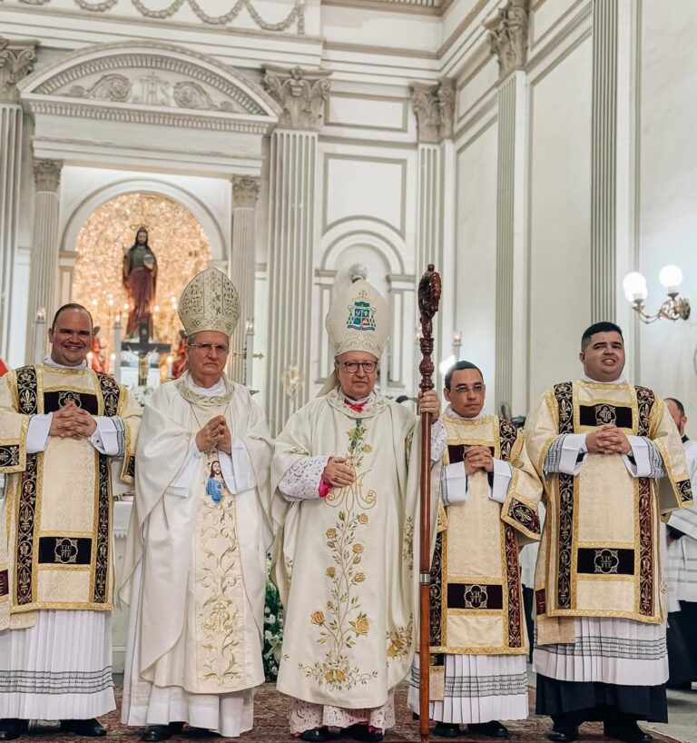 Diocese de Campos celebra ordenação de três seminaristas ao diaconato