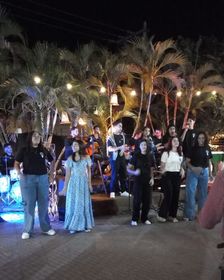 ENCONTRO ITAPERUNA: Grupo Jovem da Paróquia Nossa Senhora de Lourdes promoveu Lual