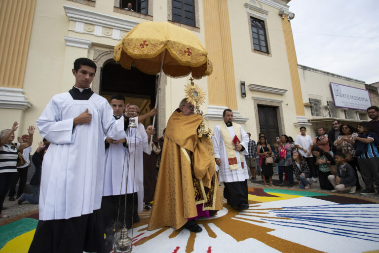 Corpus Christi: Ruas do Centro de Campos receberão tradicionais tapetes, nesta quinta