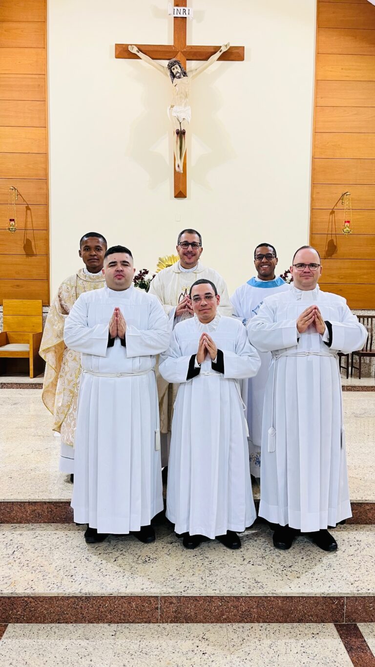 Seminaristas participam de retiro canônico antes da ordenação diaconal
