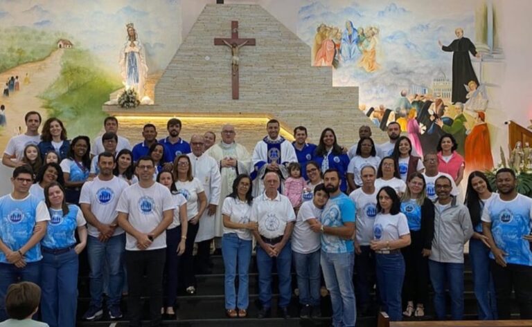 Vicariato Noroeste encerra programação da Semana da Família com carreata