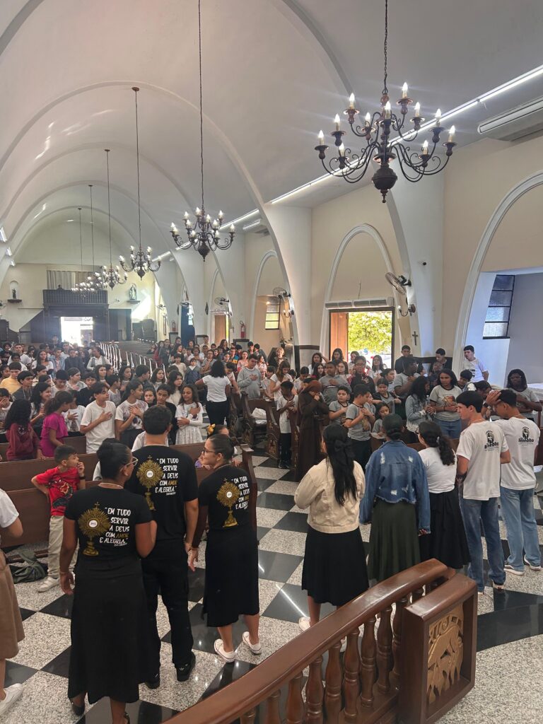 Forania São José promoveu encontro de coroinhas, cerimoniários e servas do Altar no Santuário da Divina Misericórdia