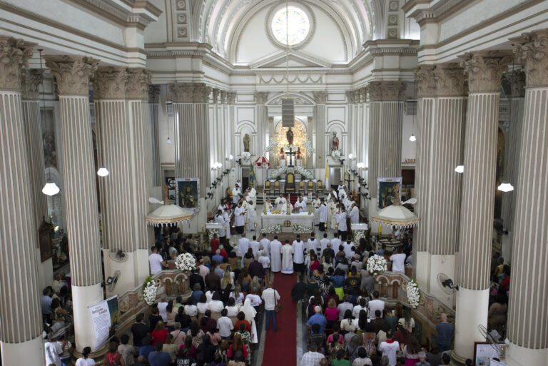 Autoridades e comunidade presentes na Missa Solene da Festa do Santíssimo Salvador