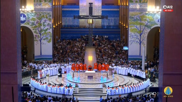 Fiéis da Diocese de Campos participam de Missa no Santuário Nacional de Aparecida