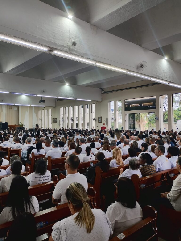 ENCONTRO FORMAÇÃO: Diocese de Campos promoveu encontro de Ministros Extraordinários do Vicariato Norte