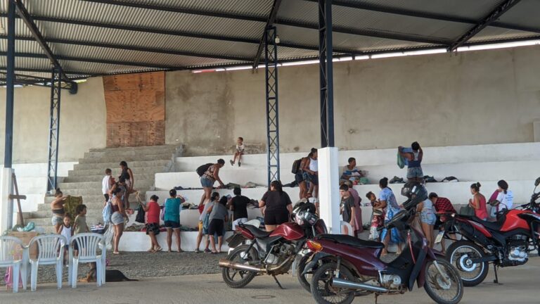 Obra Social em Morro do Coco distribui roupas e calçados