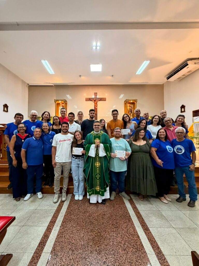 Paróquia São João Batista entrega certificados do curso pré-matrimonial em Campos