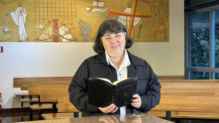 Primeira mulher a traduzir um livro do Novo Testamento para o português, Irmã Zuleica celebra os 55 anos do Mês da Bíblia